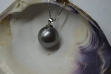 18KTW 13.5mm  AAA Silver Gray Genuine Tahitian Pearl Pendant  NEW