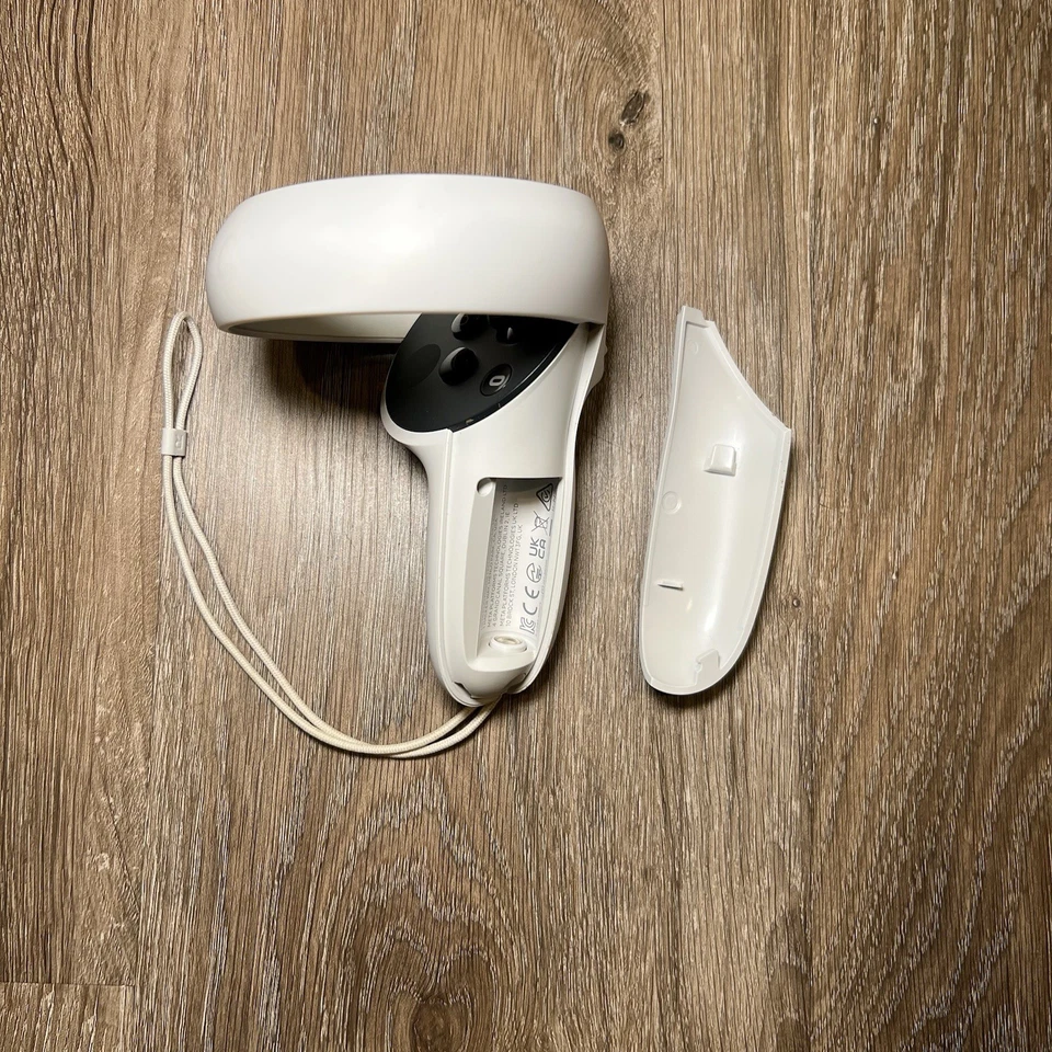 Oculus Meta Quest 2 VR Controller Right Hand Controller Only (GREAT CONDITION) - Image 3 of 4