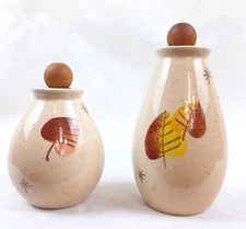 Vernon Ware Sherwood Salt & Pepper  Metlox Poppytrail Discontinued USA 1958