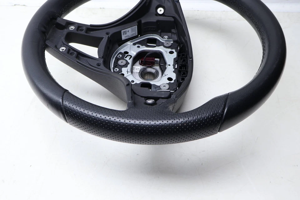 2018-2019 MERCEDES-BENZ GLC63 AMG S — 3-спицевый руль 0004608711 - Изображение 4 из 4