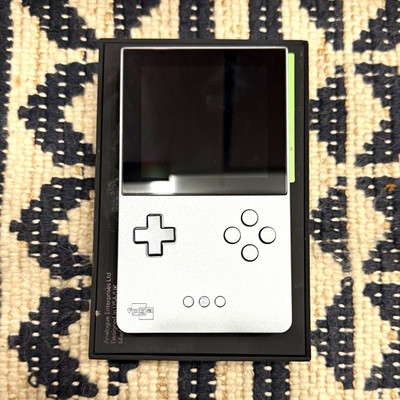 Analogue Pocket Aluminum Noir, Analogue Pocket Platform
