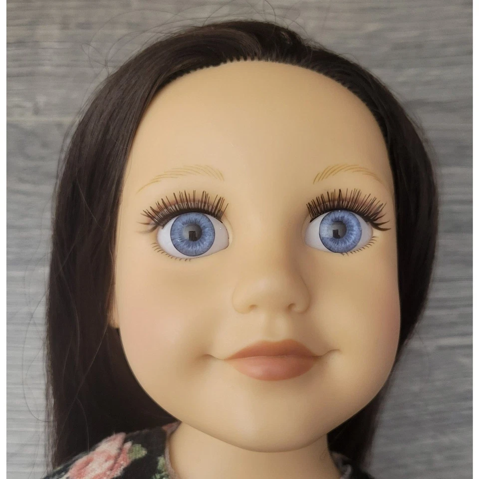 Muñeca Toys R Us 2012 Journey Girls pelo castaño ojos azules con ropa y accesorios Foto 2 de 4