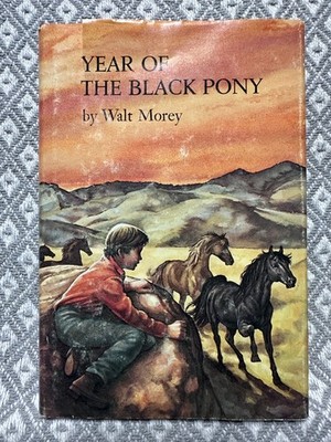 SIGNED BOOK YEAR OF THE BLACK PONY WALT MOREY HARDCOVER 1976 AUTOGRAPHED VINTAGE