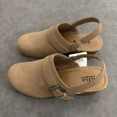 a.n.a Women s Greenfield Round Clogs Tan 7.5M  