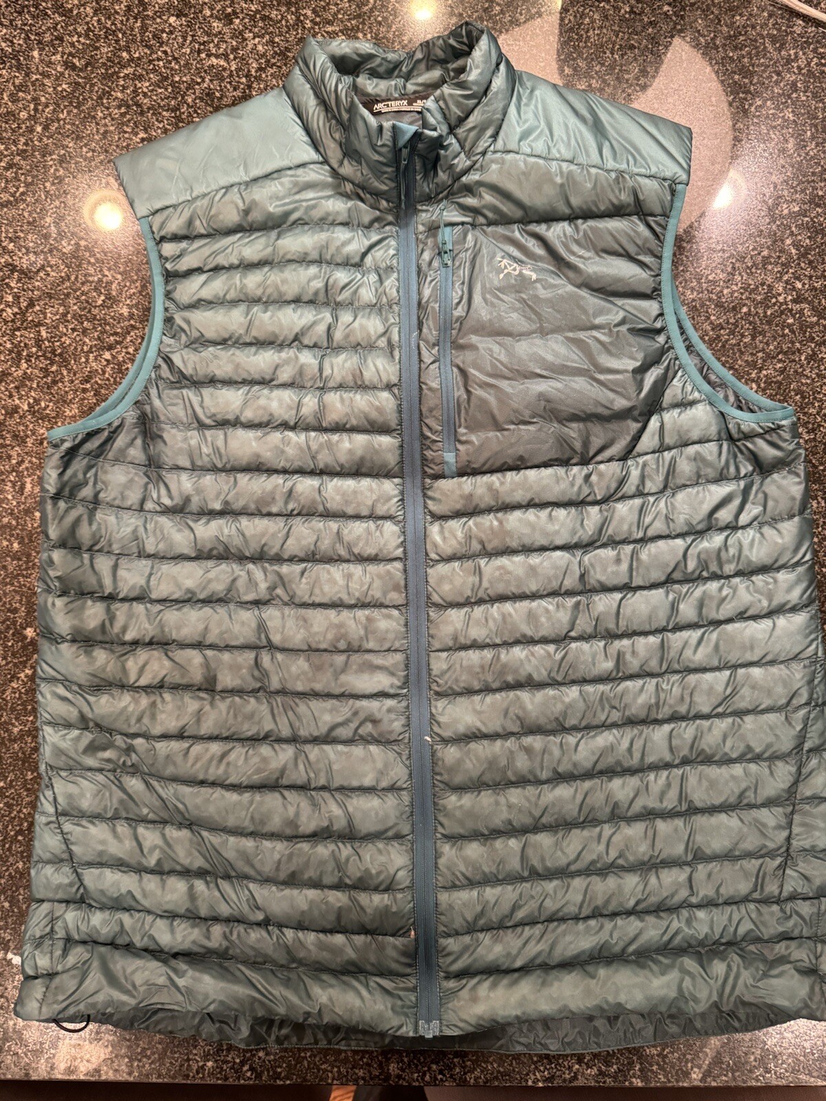 Gilet piumino leggero Arc'teryx Cerium LT nuovo di zecca raro colore paradosso