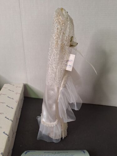 Duck House Heirloom Sarah ANN Bride Musical Doll NOS New in BOX - Picture 4 of 15