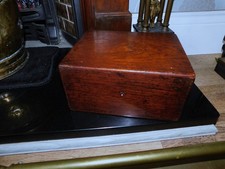 ANTIQUE WOODEN BOX TEA ? JEWELLERY ? NO KEY GOOD COLOUR AND GRAIN