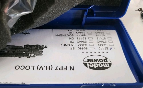 Model Power #87440 N Scale EMD FP7 Santa Fe No. 432 - DC Power, DCC Compatible - Picture 7 of 7