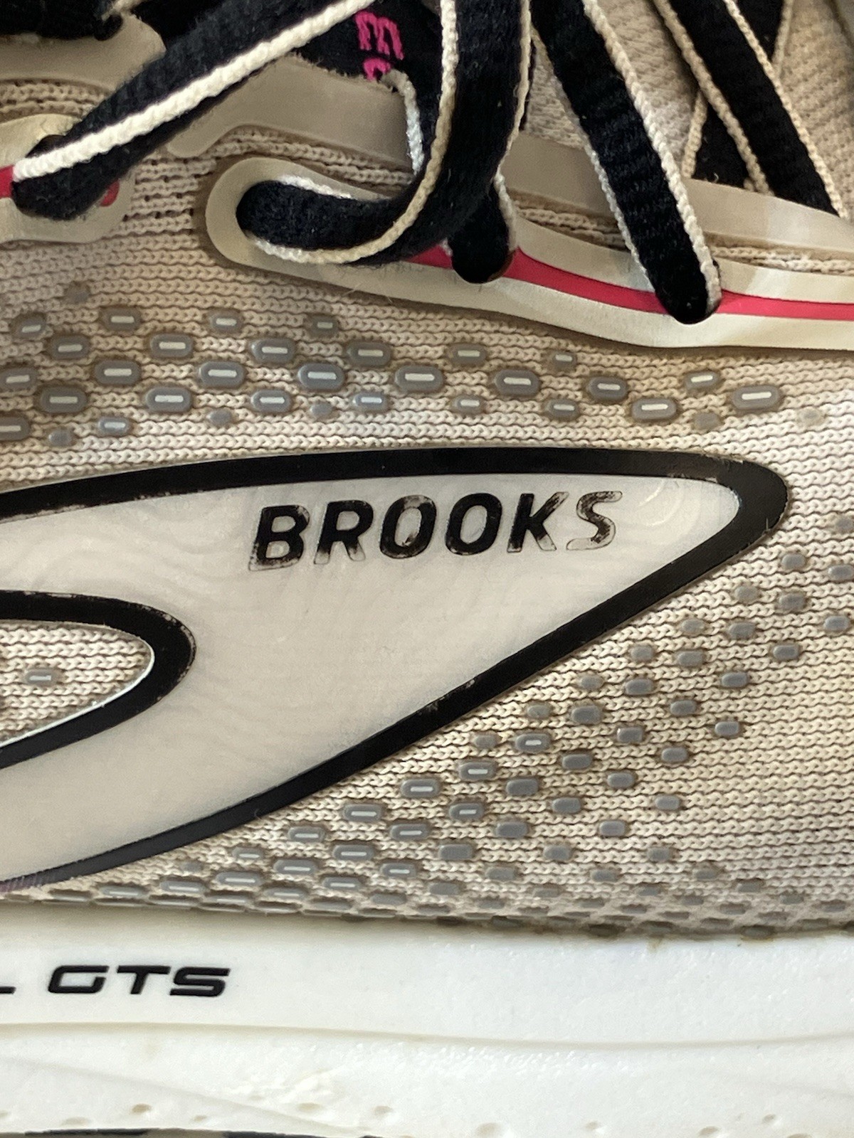 Brooks Ariel GTS 23 Women's Running Shoes 11 White Sneakers 1203901D078 thumbnail 2