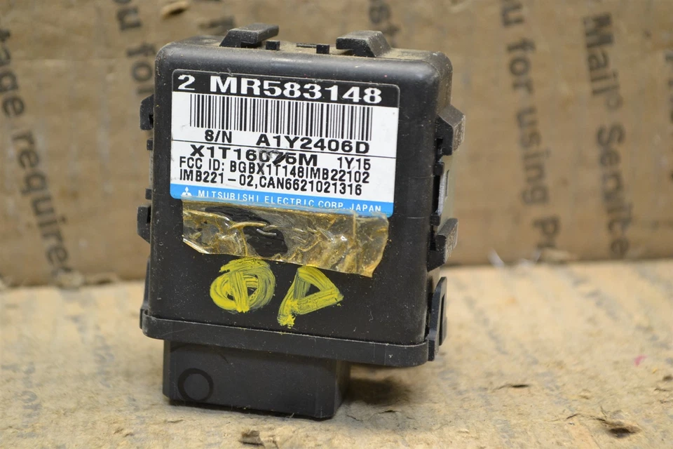 Módulo de control de bloqueo de robo deportivo Mitsubishi Montero 2002-2004 MR583148 531-8B6 Foto 2 de 3