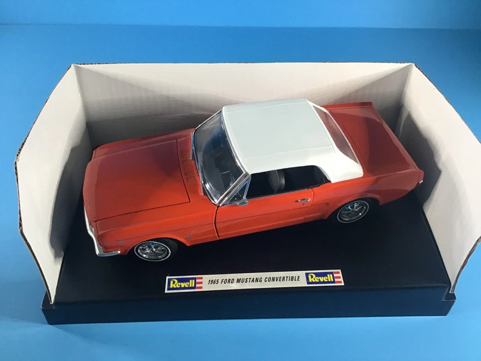 Revell Metal 1:18 Modellauto - '65 Ford Mustang Conv. Soft Top Rot - 08821 - Bild 3 von 4