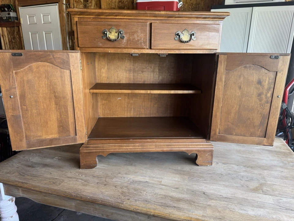 Gabinete de gobernador vintage de madera de arce nuez moscada reliquia Ethan Allen Baumritter Foto 2 de 4