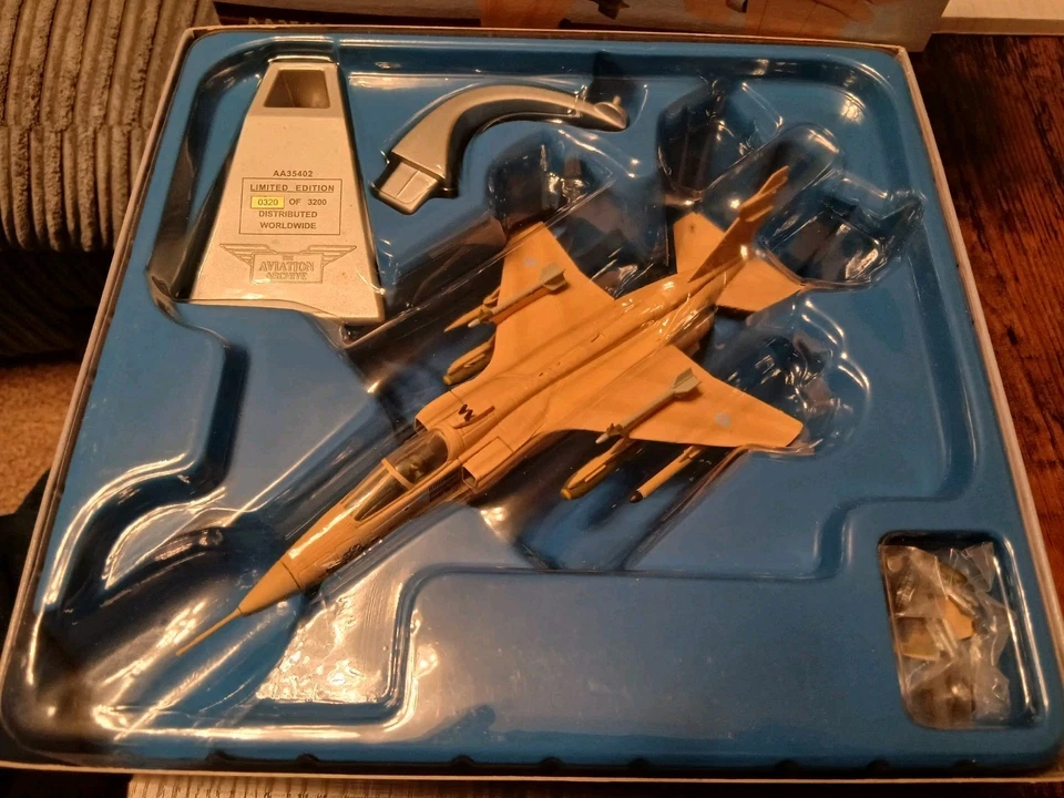 Corgi Aviation SEPECAT Jaguar GR.I A "Gulf War" Detachment RAF Muharraq AA35402 - Image 2 of 2