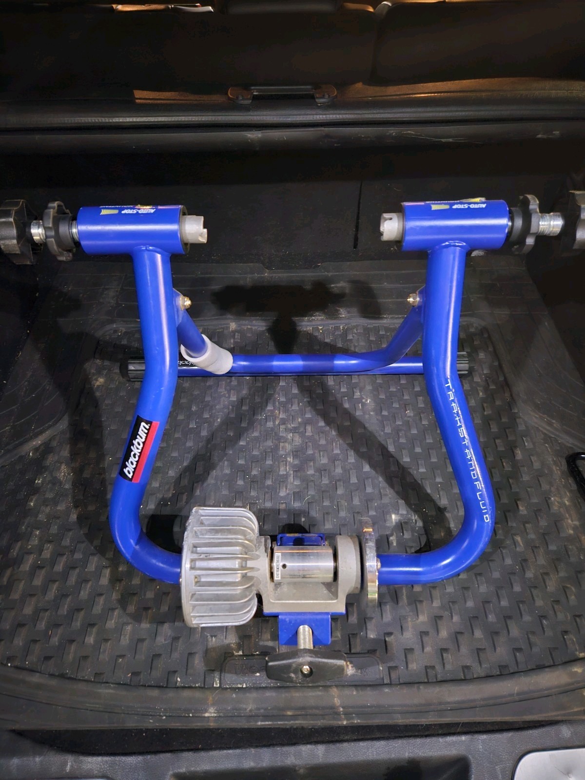Blackburn: Trakstand Fluid Indoor Cycling Trainer with QR Sk