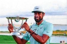 TONY FINAU SIGNED 12X8 GOLF NORTHERN TRUST TROPHY PHOTO (ACG CERT AG17084)