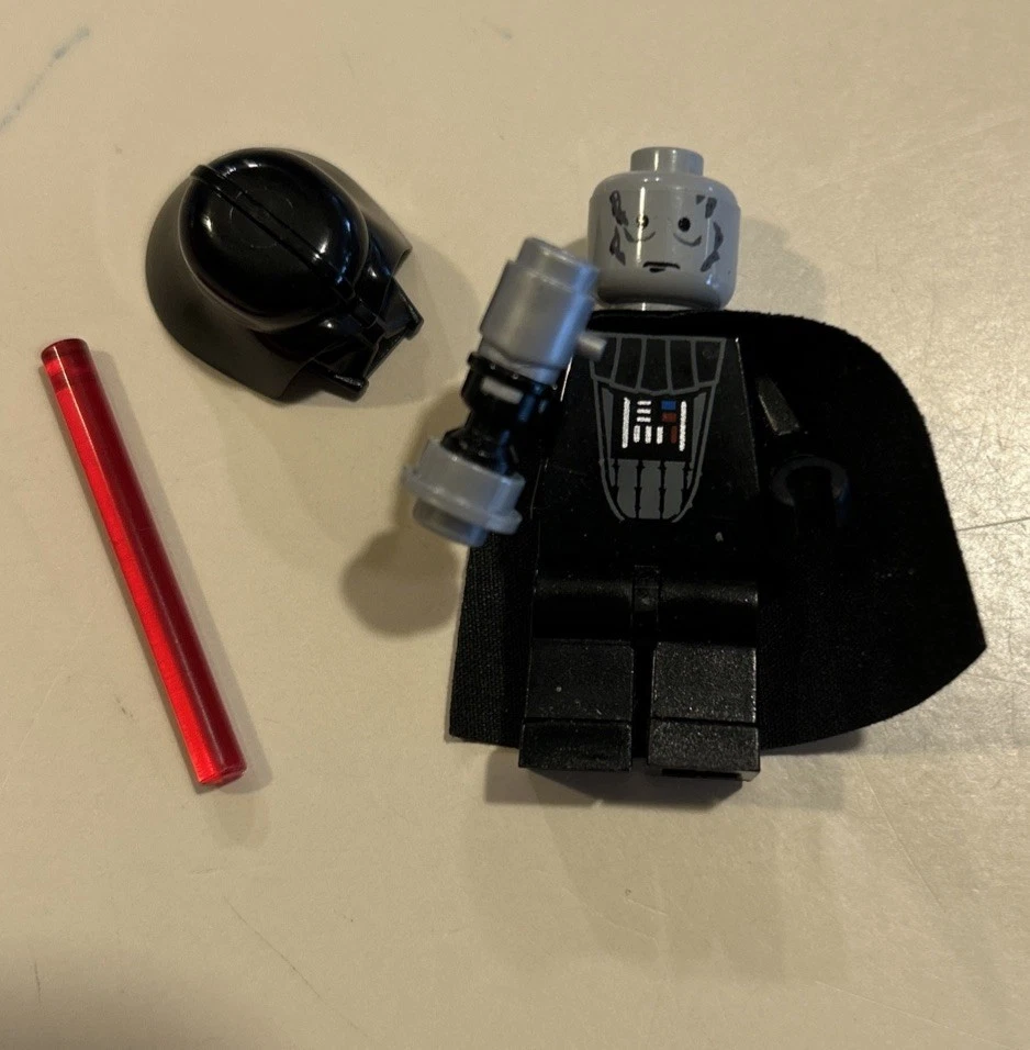 LEGO Star Wars Minifigure - Darth Vader Light-up Lightsaber ( sw0117 ) 7263 - Image 2 of 4