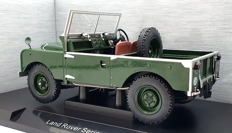 Model Car Group 1/18 Scale MCG18367 - Land Rover Series I - Dark Green - Image 2 of 4