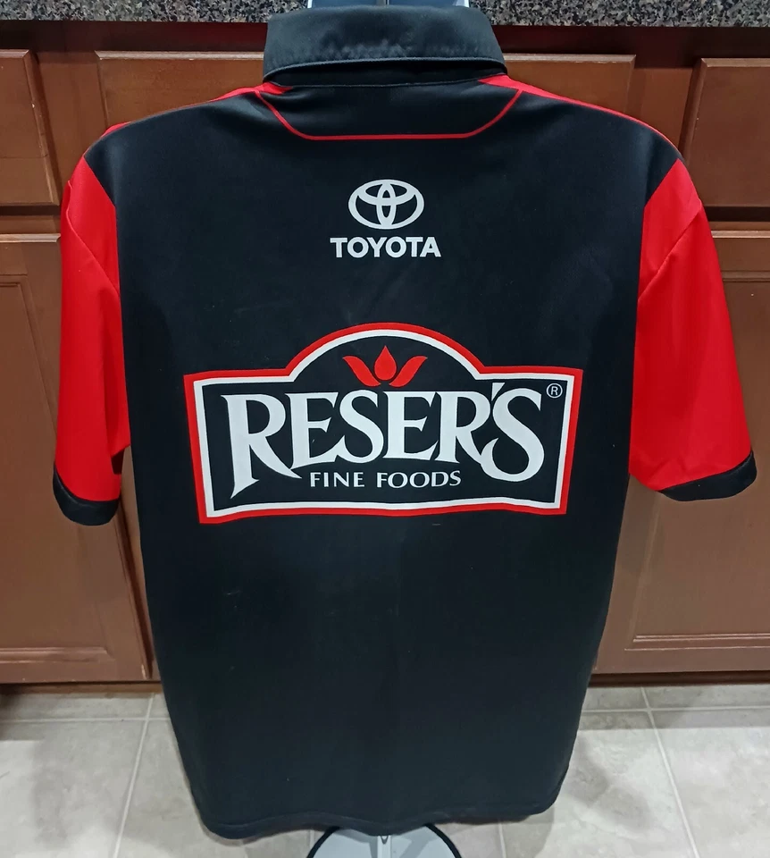 Joe Gibbs Racing Large Reser's Martin Truex Jr Team Issued Toyota Pit Crew Shirt - Image 4 of 4