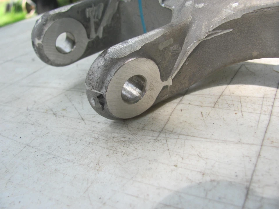 Brazo de control superior trasero derecho Buick Pontiac Saturn 2001-07 NOS GM 15232837 Foto 4 de 4