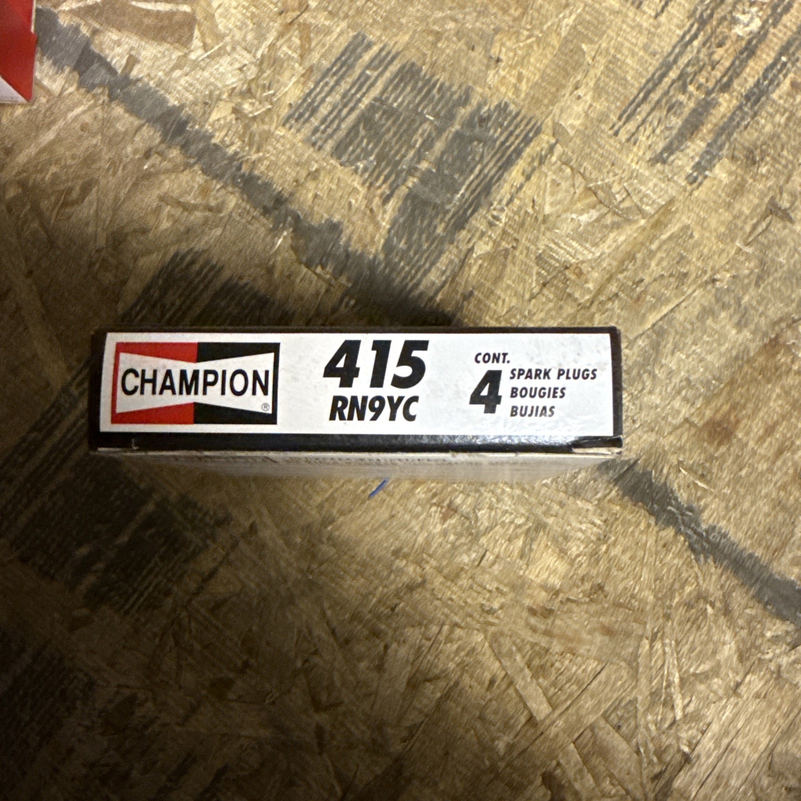 1 BOX of 4 CHAMPION COPPER PLUS SPARK PLUGS 415 RN9YC New Old Stock