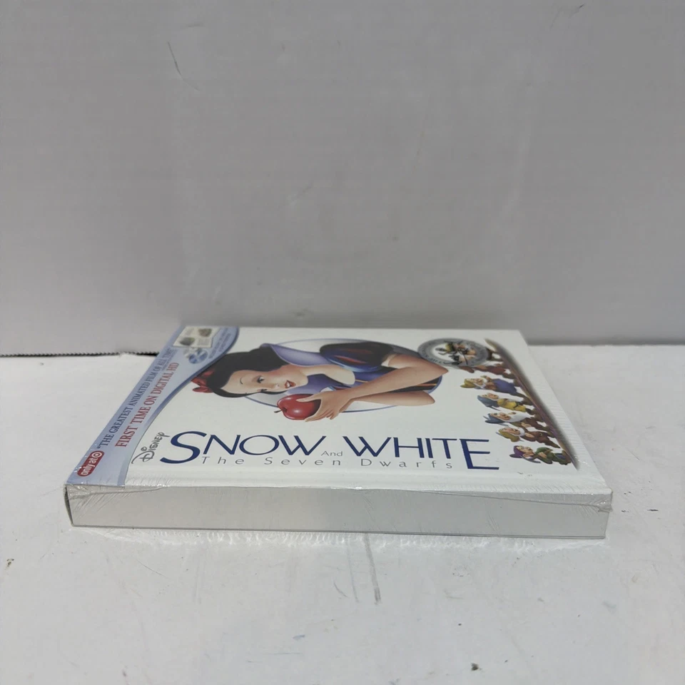 Snow White And The Seven Dwarfs Blu-ray Signature Collection Target Exclusive - Image 3 of 4