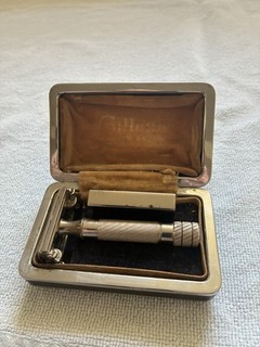 Gillette Vintage Safety Razor & Black Case Set Safety Razors