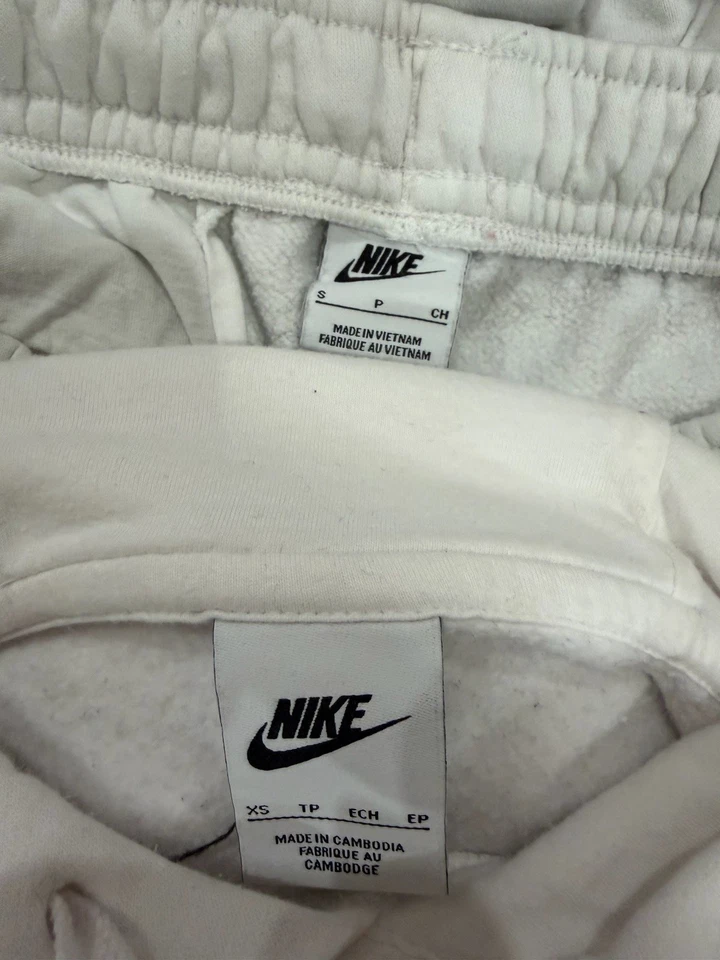 Nike Sportswear Club Fleece White Hoodie & Pants Set Size Small Sweatsuit - Image 3 of 4