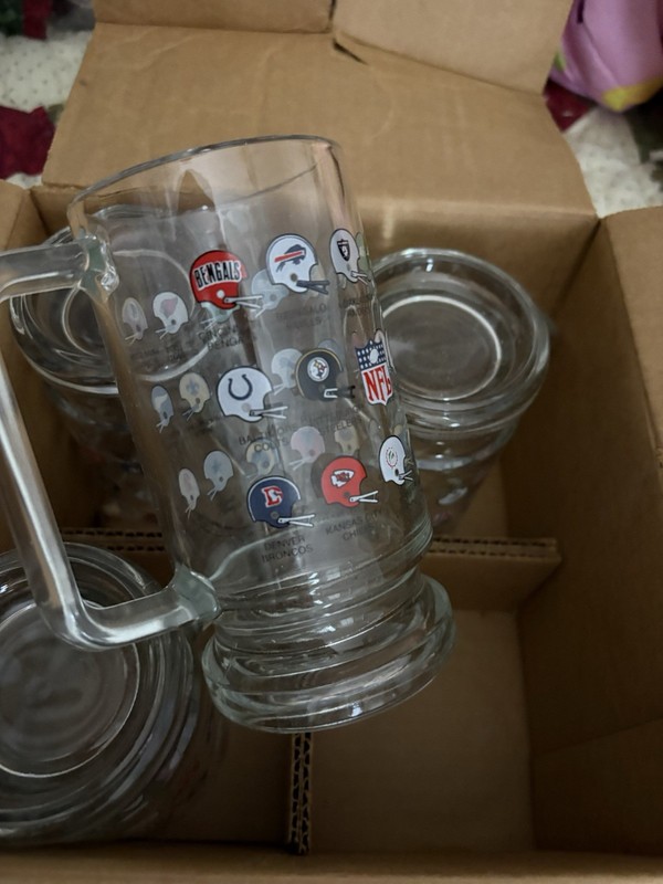 New Set Of  4 Vintage NFL Teams Glass Mugs teams with vintage helmets.