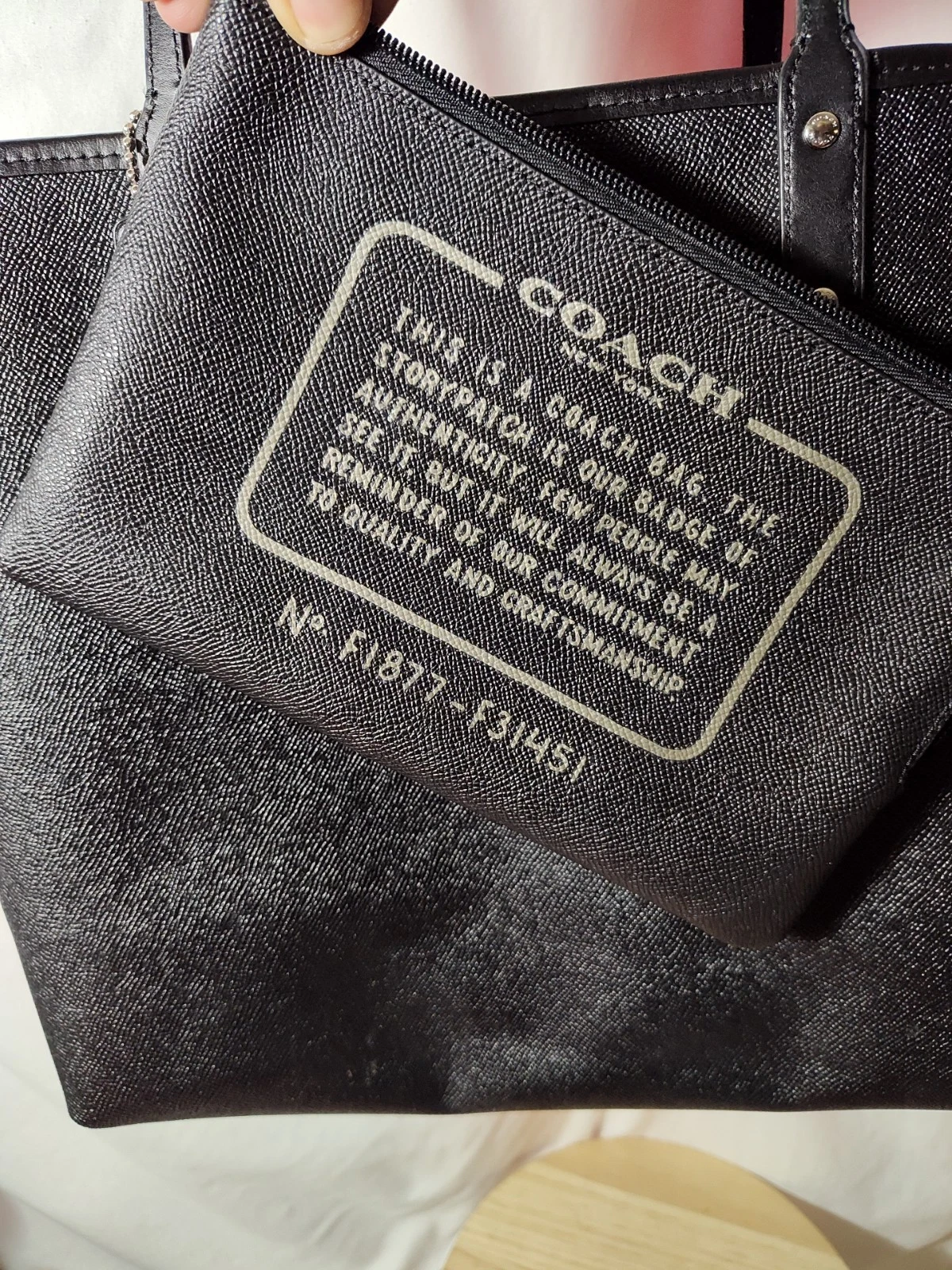 Coach Borsa a mano reversibile nera e mimetica con frizione nera F31451