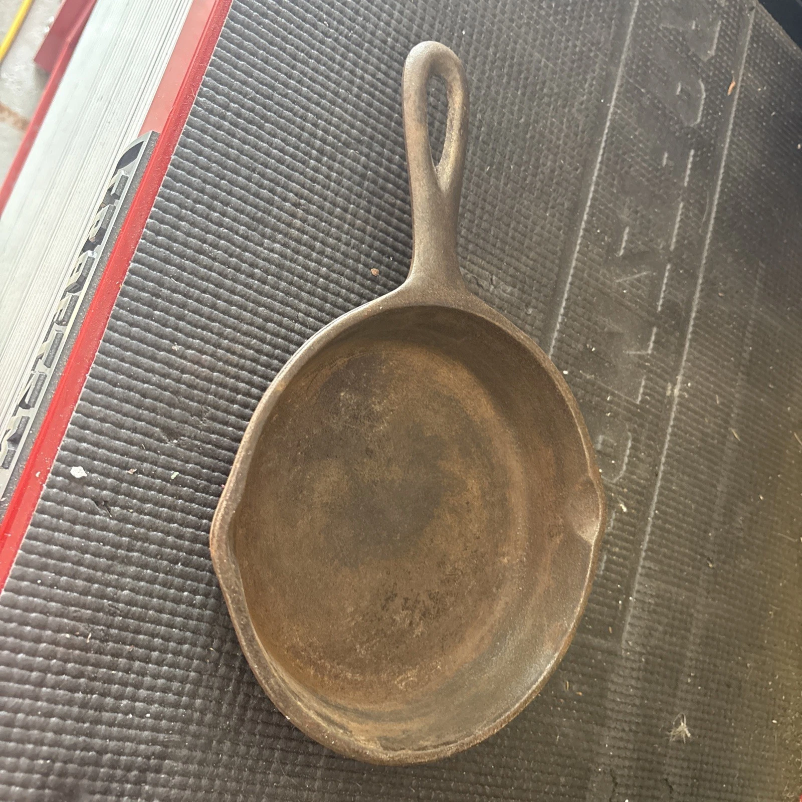 Vintage Triple Three Notch Lodge #3 SK Cast Iron Skillet 5D