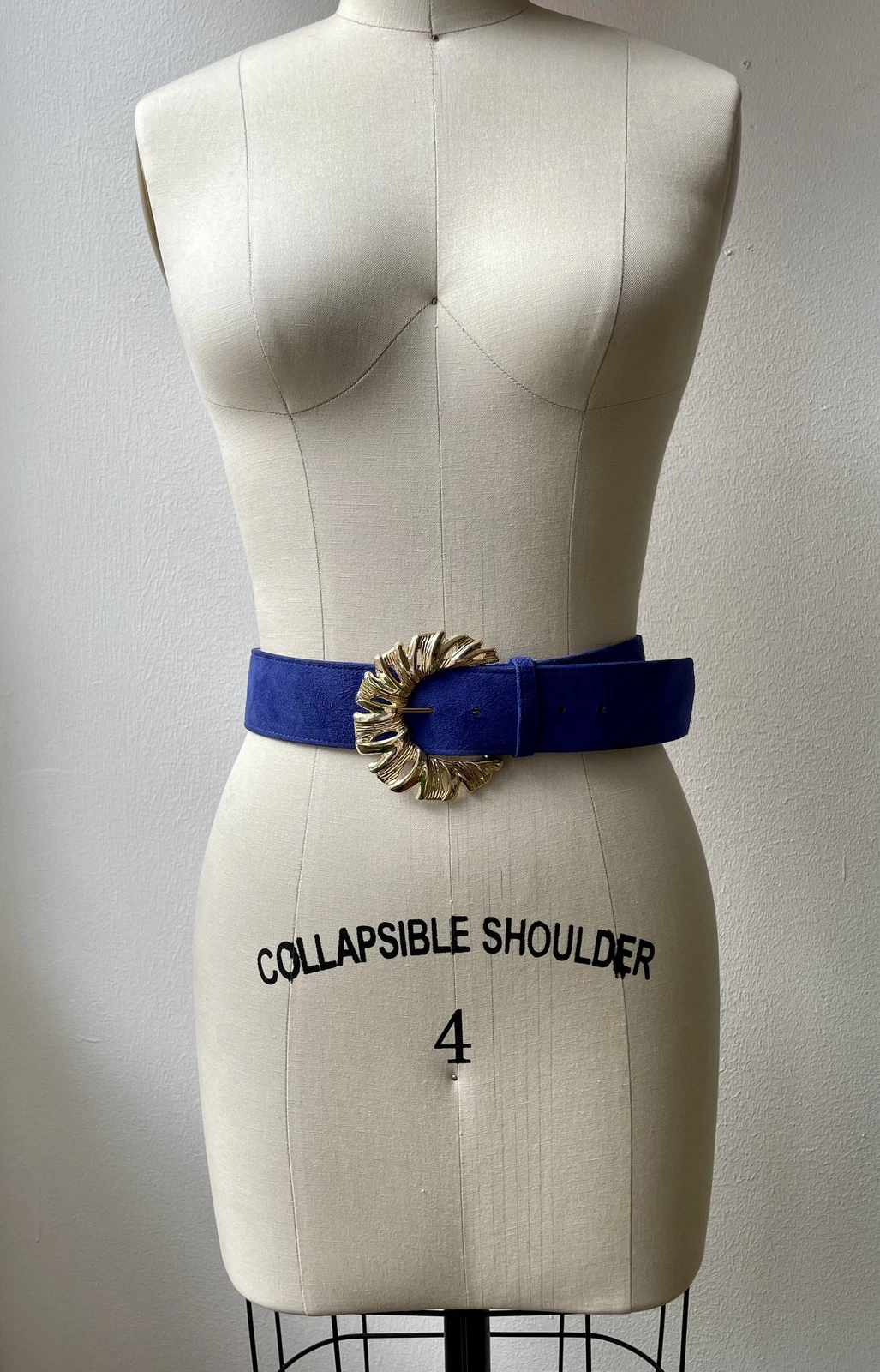 Ceinture vintage en daim bleu Christian Dior déclaration