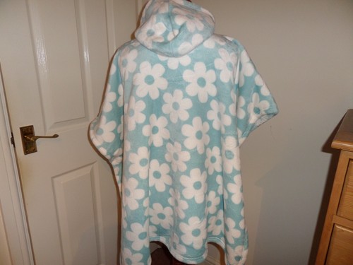 Kids Bedlam Snuggable Hooded Blanket Blue Retro Print Flowers BNWT - Picture 5 of 5