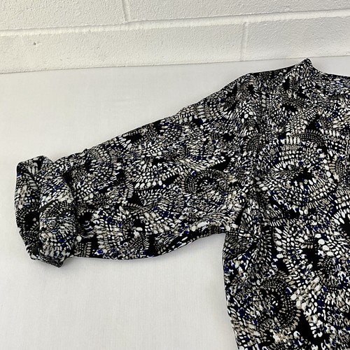 Larry Levine Blouse V- Neck , Black& White Blouse Roll Tab Sleeve Women’s Sz 3X - Picture 10 of 11