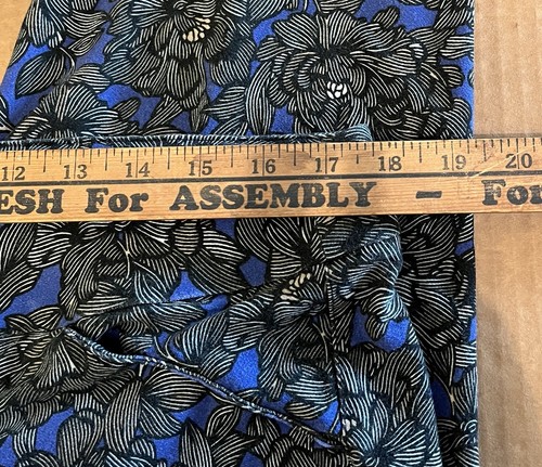 CHICO’S TRAVELERS Black White Blue Floral Soft Pants Size 12R 35x28 - Picture 7 of 9