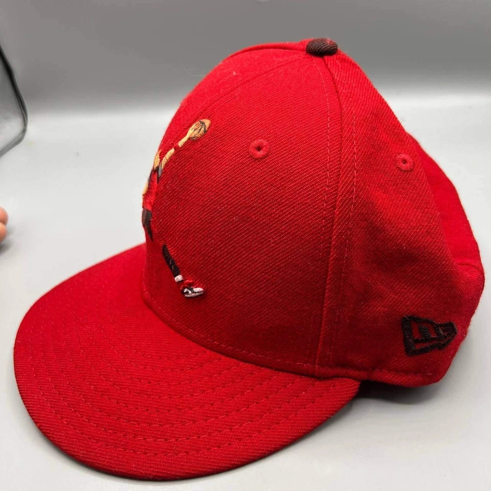 Gorra ajustada Air Jordan Wings para hombre 7 1/4 roja bordada 59Fifty New Era Foto 3 de 4
