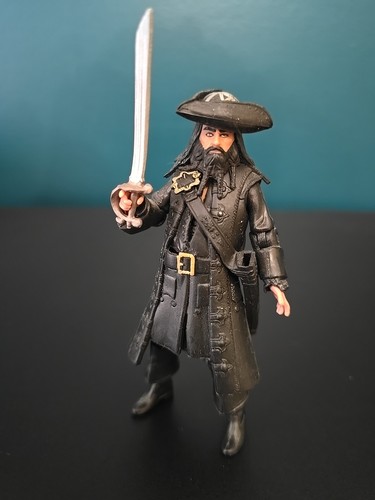 Blackbeard Pirates Stranger Tides Jakks Pacific 3.75" Action Figure Complete