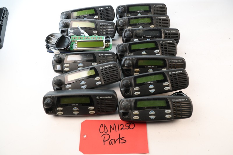 (Lot of) Motorola CDM1250 displays & parts *Untested