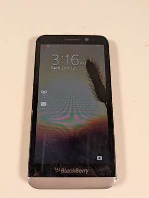 Blackberry Z30 Smartphone Powers On READ