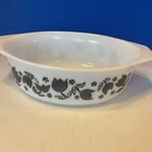 Vintage PYREX 043 BLACK TULIP 1½ Quart Oval CASSEROLE Bake Dish White MILK GLASS