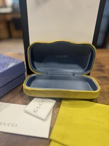 Lunettes de soleil Gucci jaunes neuves étui rigide coque palourde avec tous les accessoires montrés (Med)