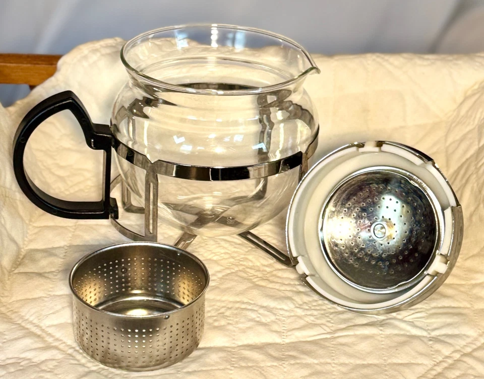 BEVERAGE DUO, BODUM 8-CUP FRENCH PRESS & HARIO CHAN-4SV P/U INFUSER GLASS TEAPOT - Image 2 of 4