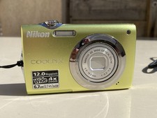---NIKON COOLPIX S3000 12.0 MP SD 8 GB CAMERA NUMERIQUE---