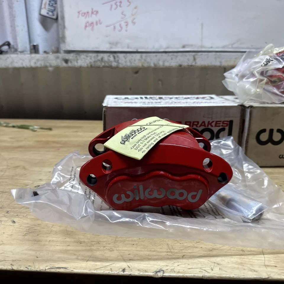 2x.Wilwood 120-11875-RD D154 Pinça Flutuante de Pistão Duplo, GM, Vermelho Novo Estoque Antigo - Imagem 2 de 4