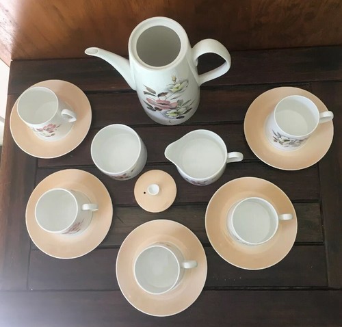 QUEEN ANNE CROWN WINDSOR BONE CHINA COFFEE/ TEA SET 13 PIECES ENGLAND - Picture 2 of 12