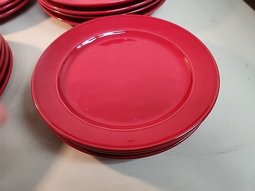 Set of 15 Pottery Barn Cambria Red Dinner Plates Portugal - Picture 9 of 18