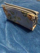 Basics-Cute Flower Makeup Bag/Travel Case