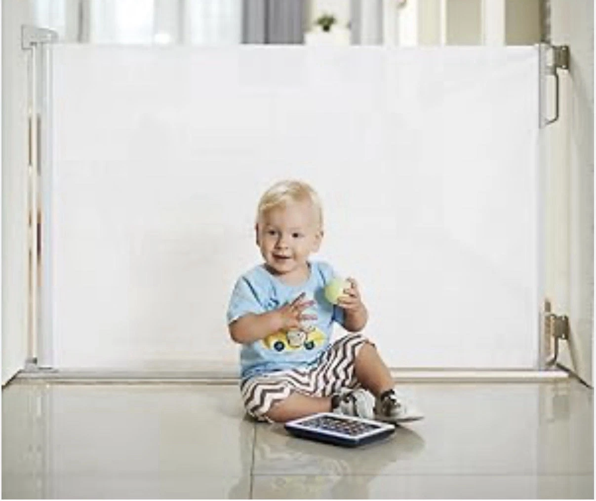 EasyBaby Extra Wide Retractable Baby Gate, 33” Tall, Extends Up To 55” Wide New.