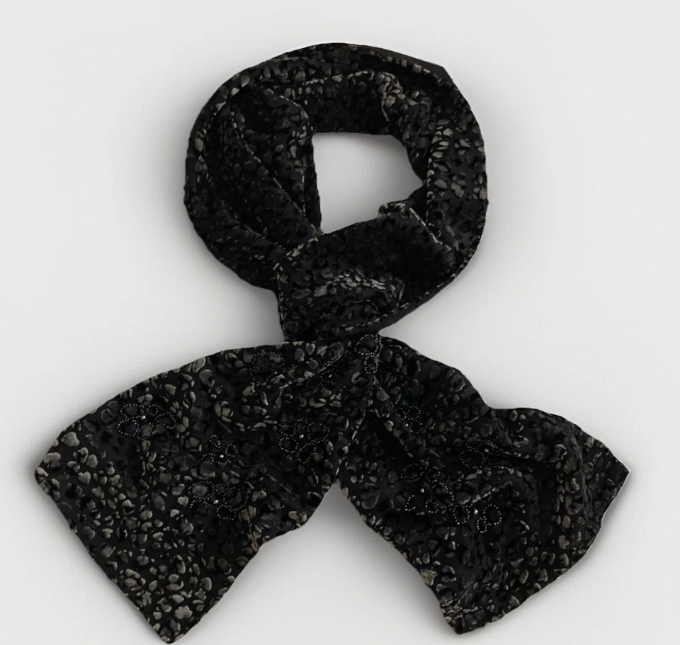 "Bufanda forrada de terciopelo negro vintage años 90 flores con cuentas texturizadas 7,5x54"" usada en excelente estado" Foto 2 de 4