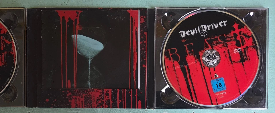 Devil Driver - Beast CD + DVD Digipak NL 2011 Zustand: CD: gut DVD: sehr gut - Bild 3 von 4