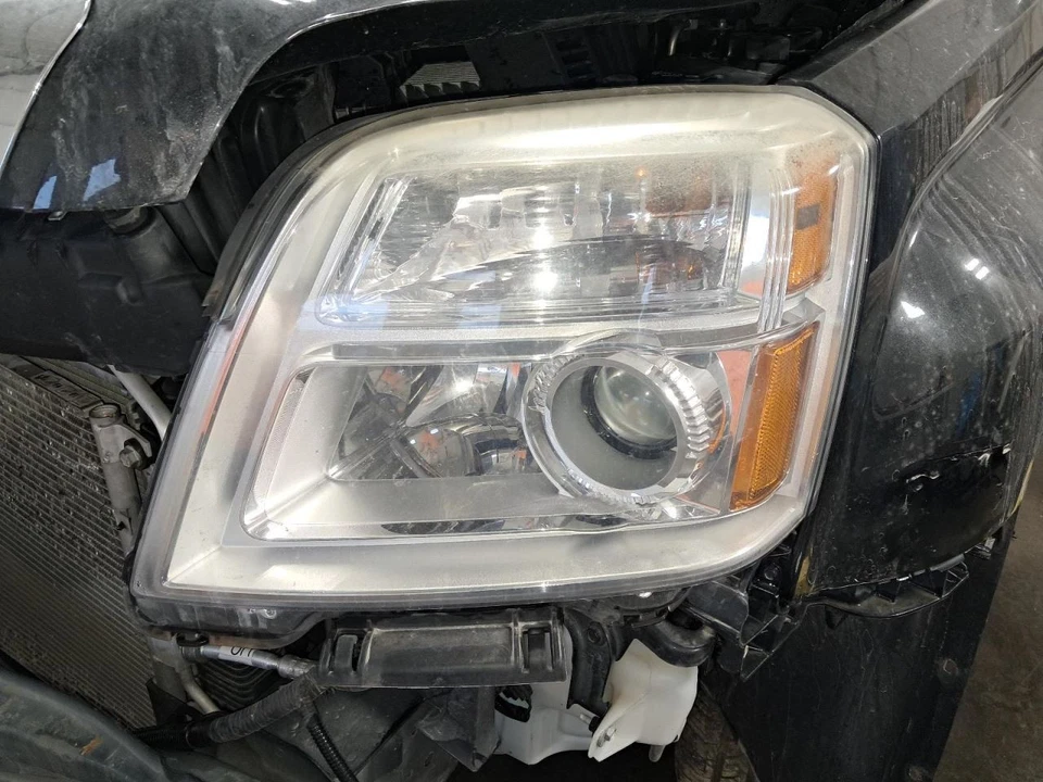 Conjunto de faros izquierdo GMC Terrain Driver 2012 - usado, desvanecido y pestaña dañada Foto 2 de 4